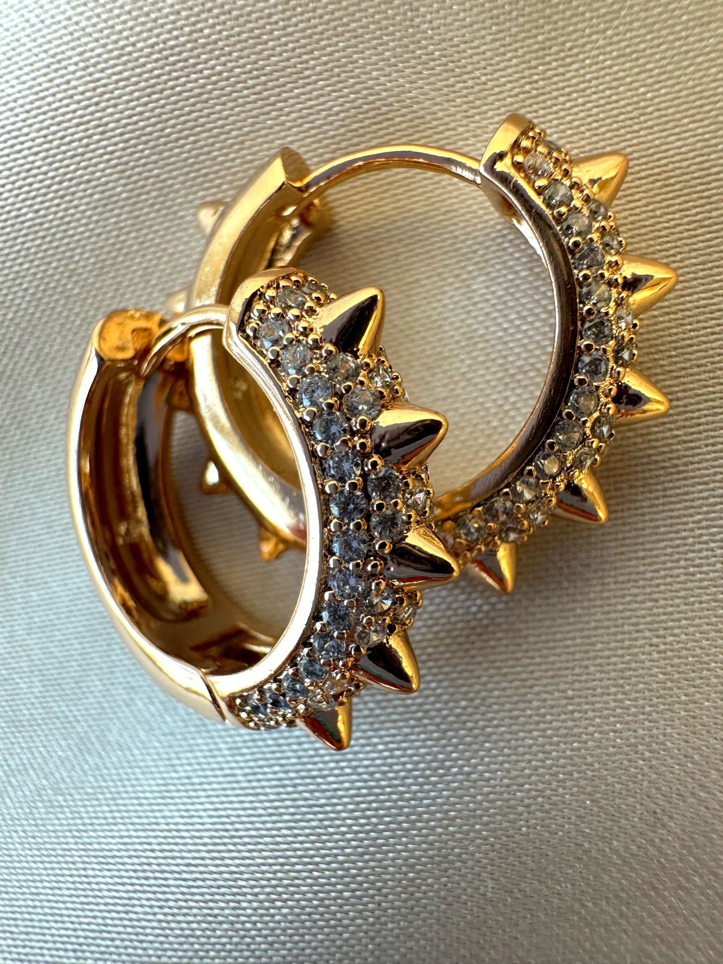 Özel Seri Çivi Küpe