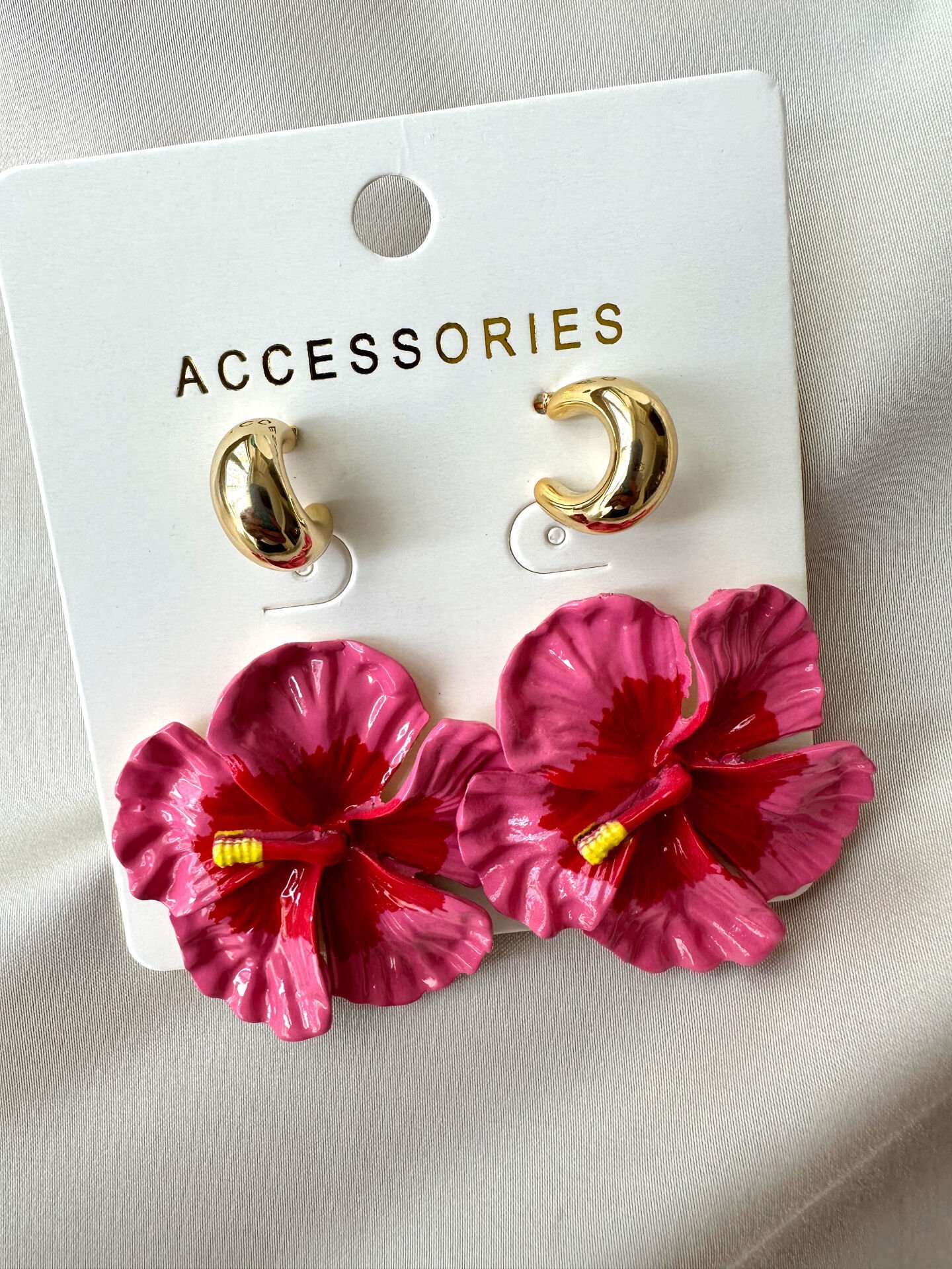 Marka Model Halka ve Çiçek Küpe(4’lü)