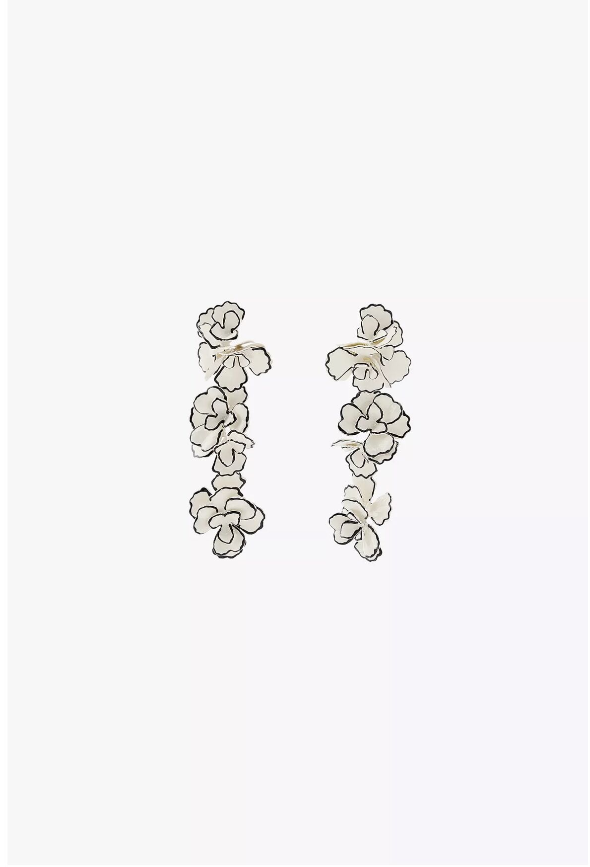 Marka Model Kabartmalı Çiçek Küpe