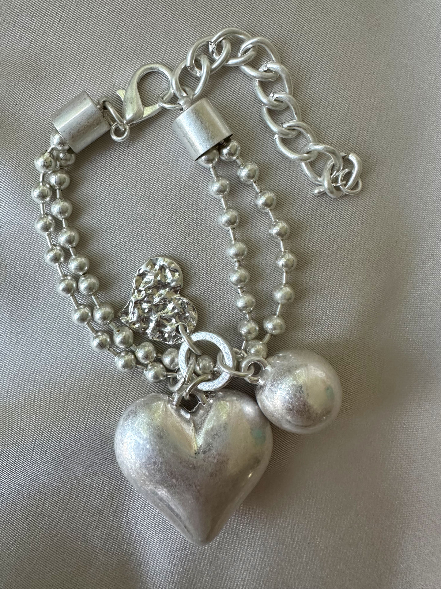 Mat Silver Kalp Topçuklu Bileklik