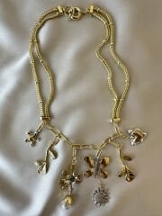 Marka Model Sallantılı Kelebek Kolye