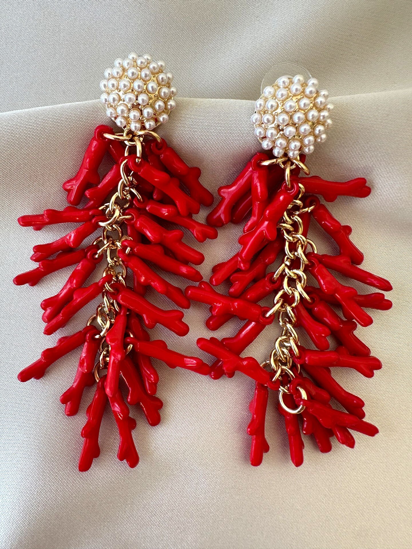 Marka Model İncili Kırmızı Mercan Küpe