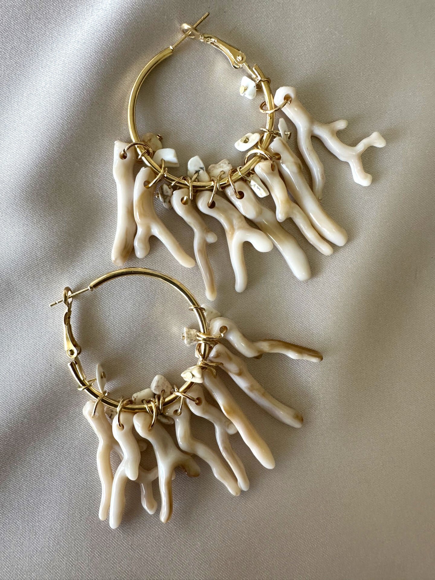 Marka Model Mercan Küpe(Ekru)