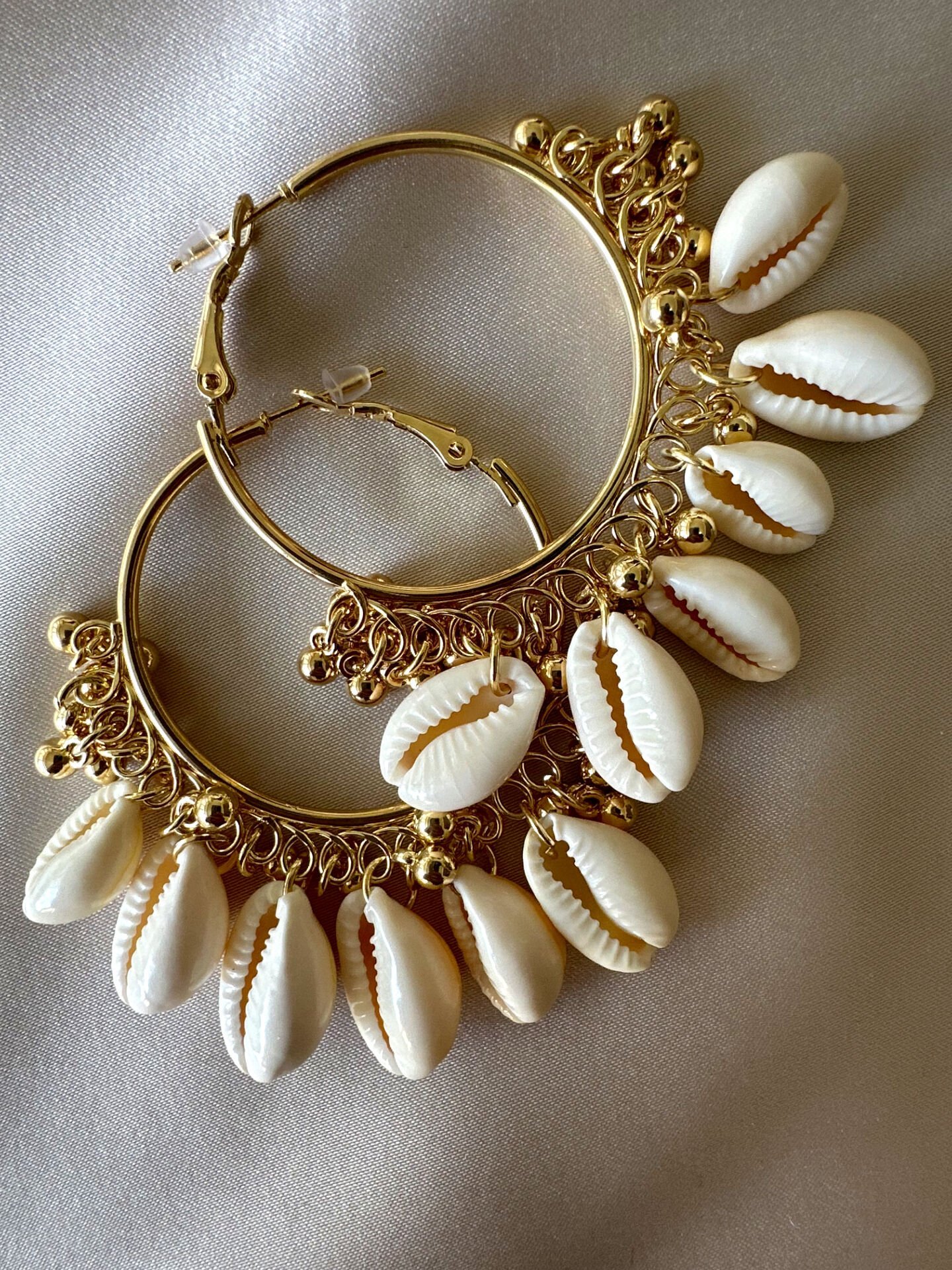 Deniz Kabuğu Detaylı Halka Küpe