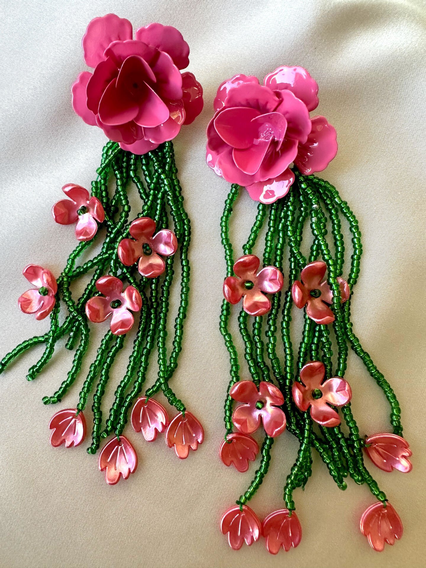 Marka Model Pembe Çiçek Sallantılı Küpe