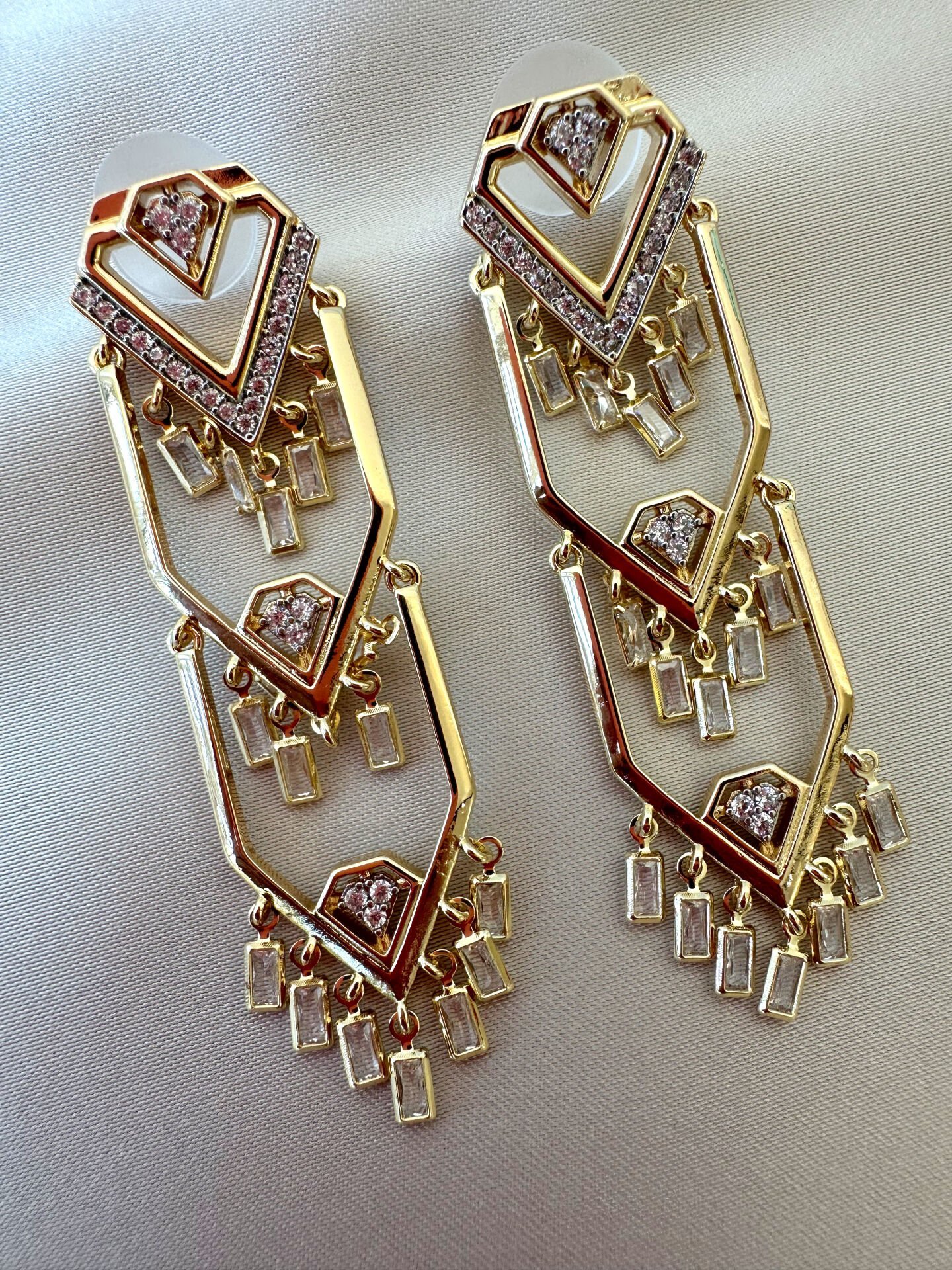 14 K Altın Kaplama Sallantılı Küpe