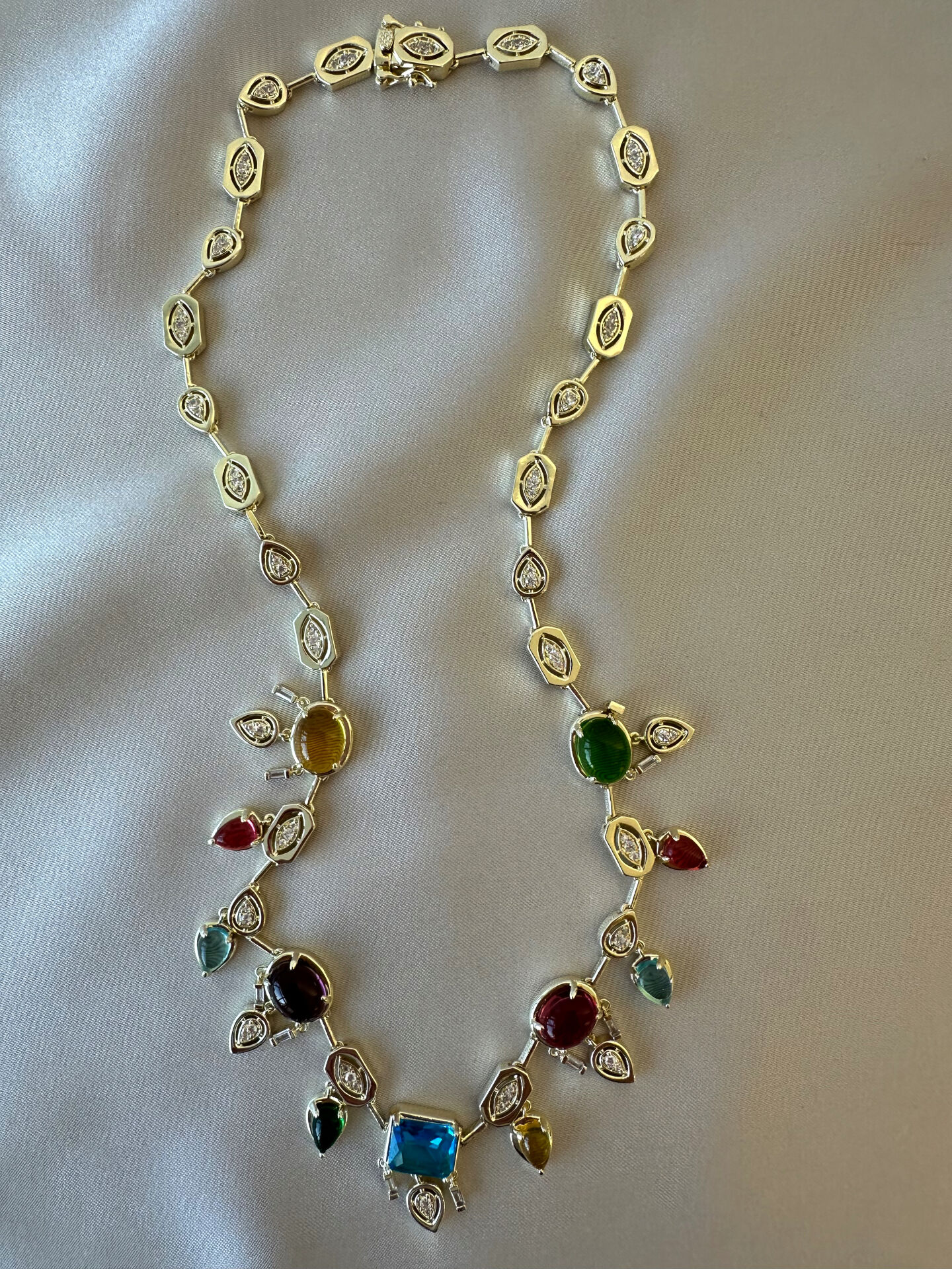 Özel Seri Renkli Taşlı Sallantılı Kolye