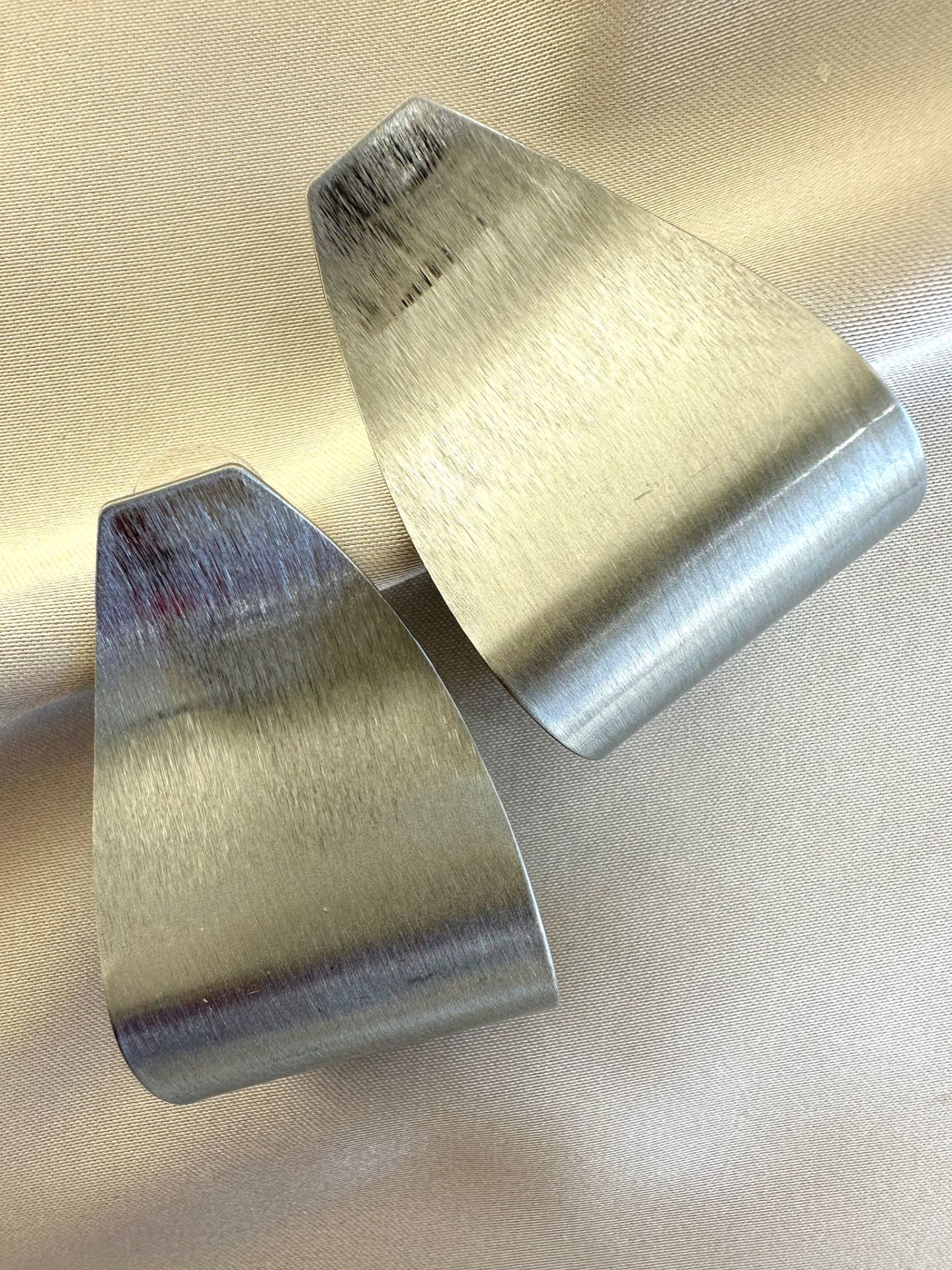 Mat Kıvrımlı Silver Küpe