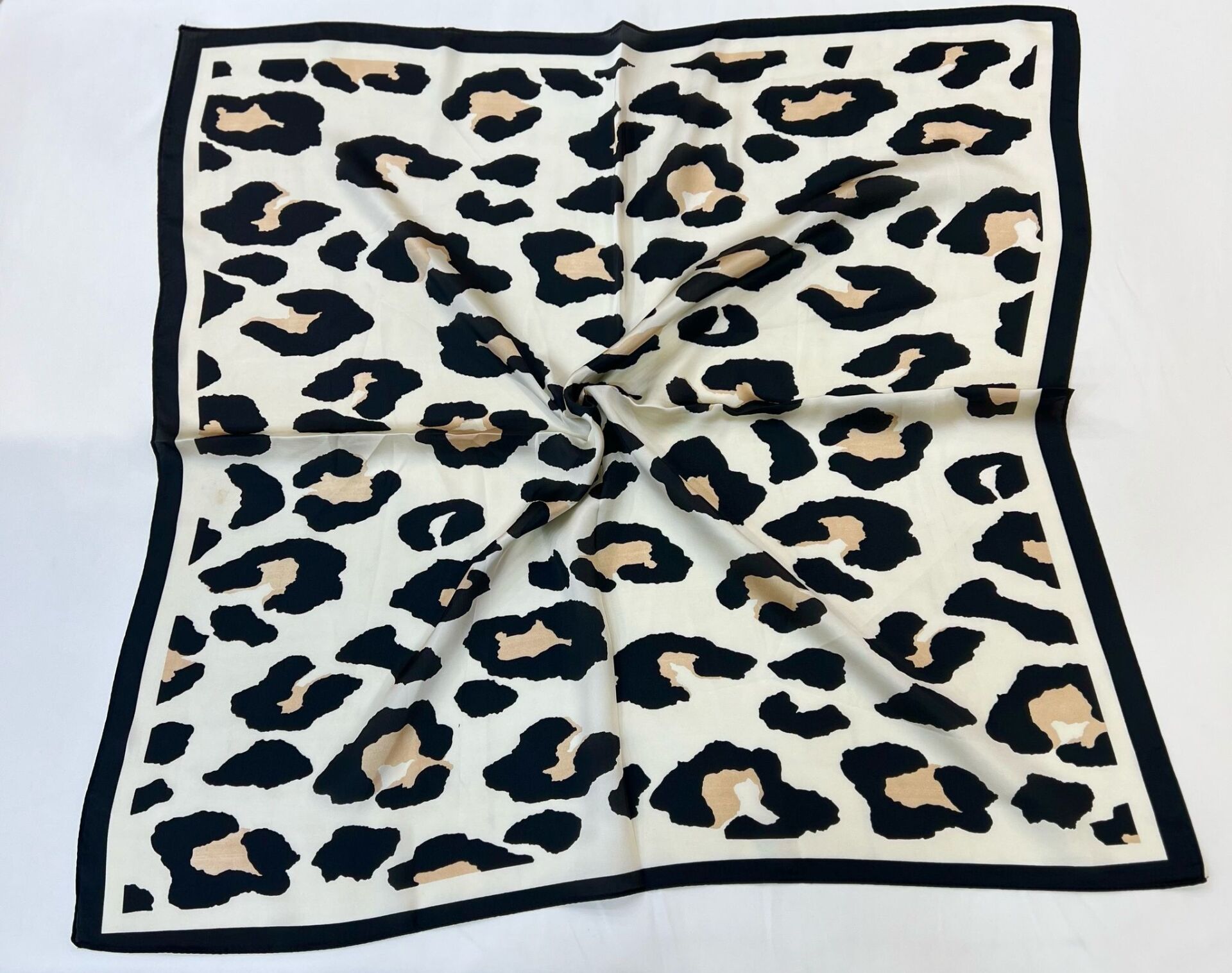 Marka Model Leopar Fular(70x70cm)