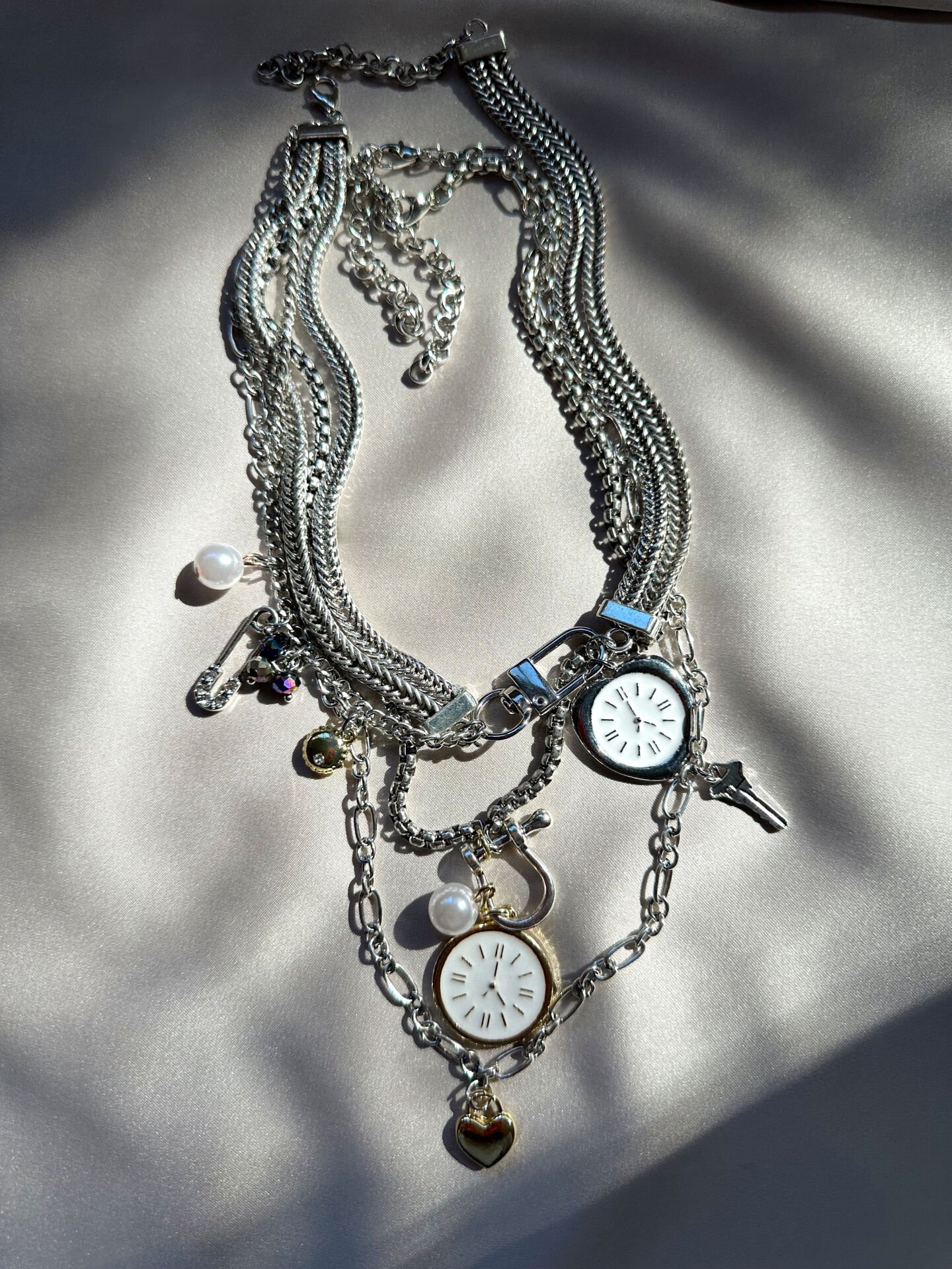 Marka Model 3’lü Saat Kolye