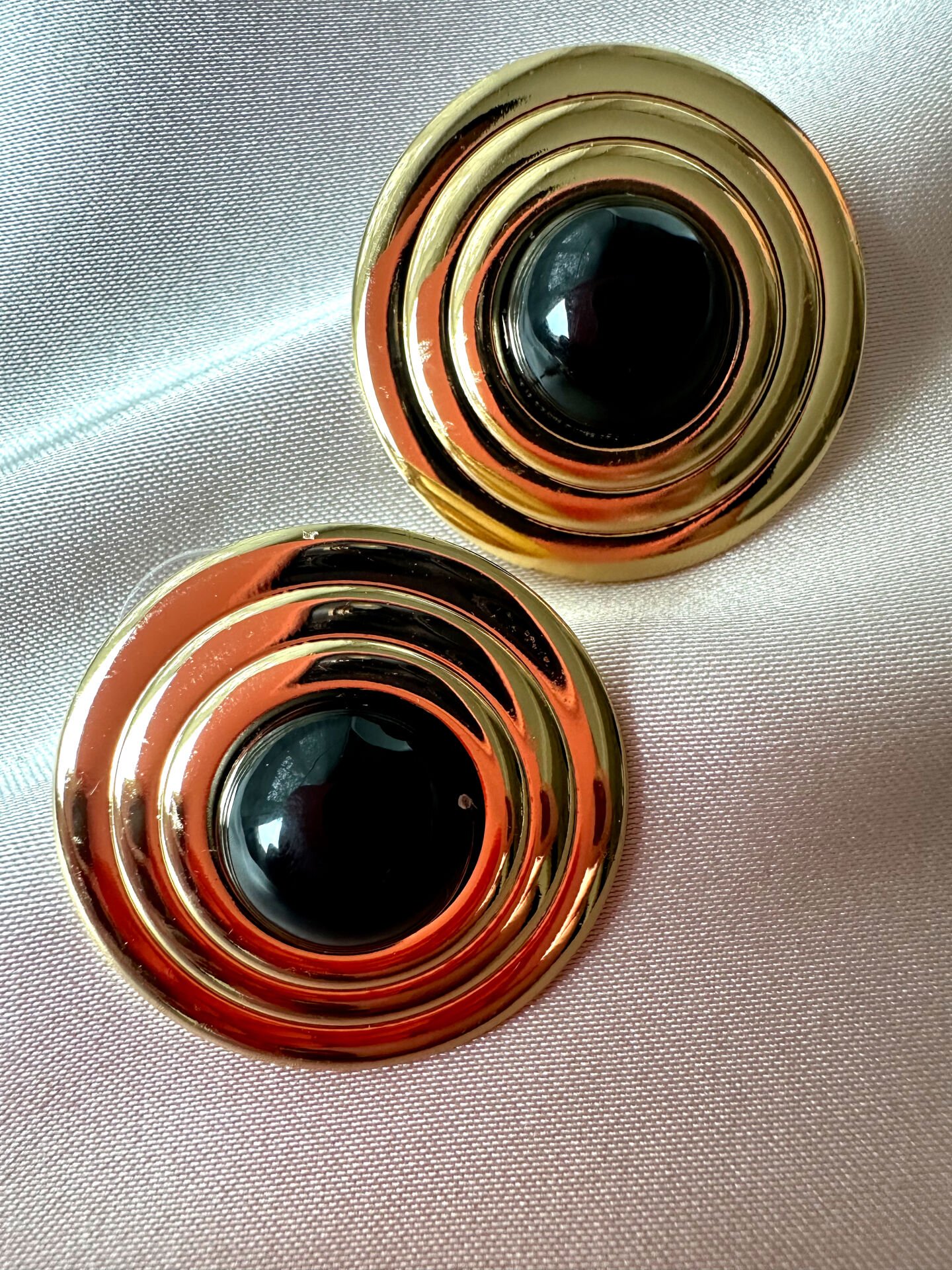 Siyah Taşlı Daire Küpe