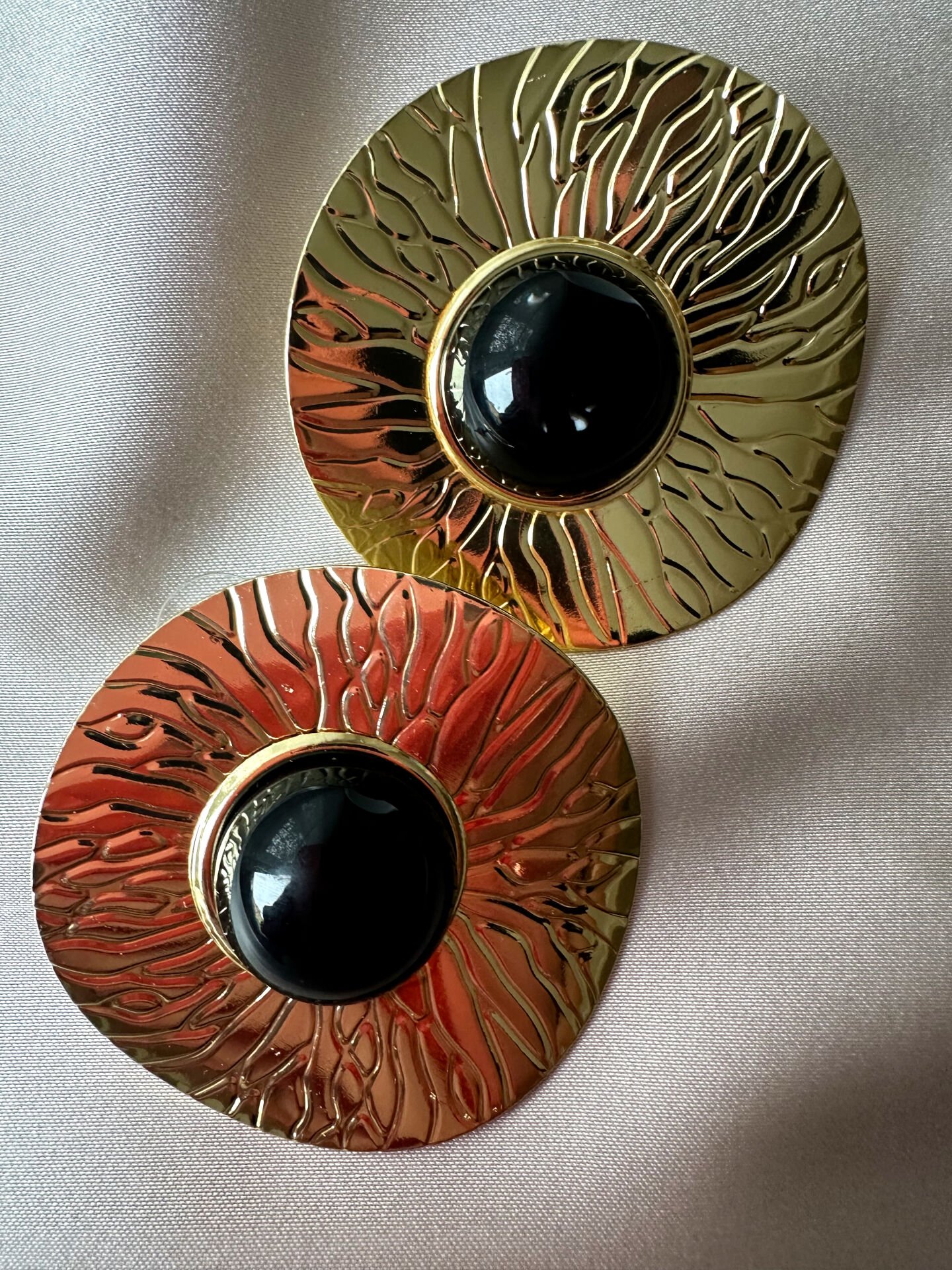 Ezme Plaka Siyah Taşlı Küpe