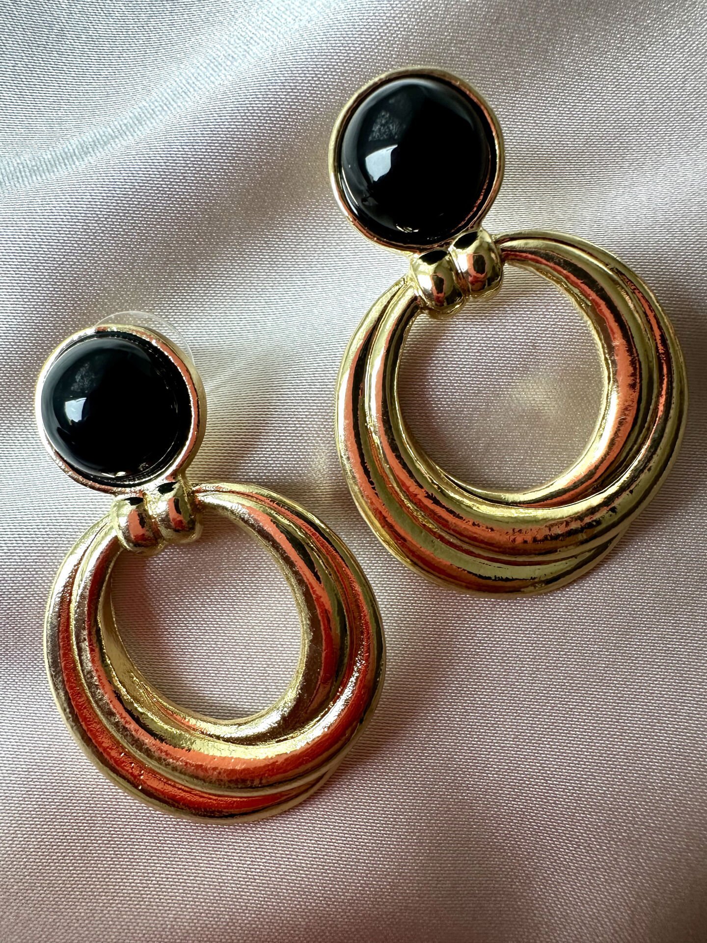 Marka Model Siyah Mineli Daire Küpe