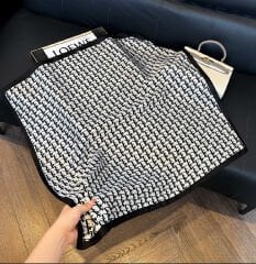 Marka Siyah Detay Fular(70x70)