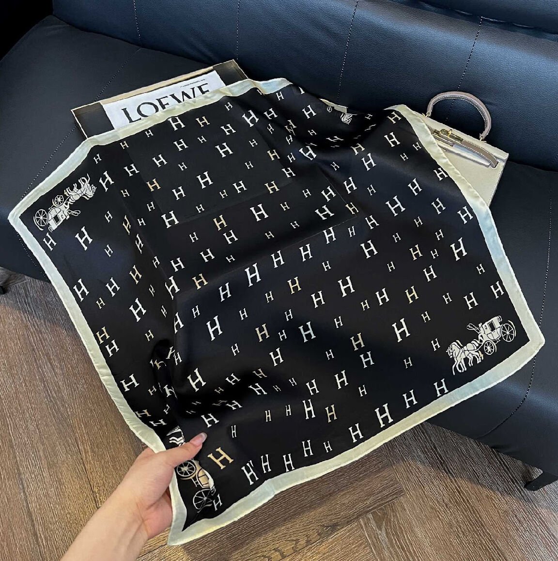 Marka Model Siyah Desen Fular(70x70)