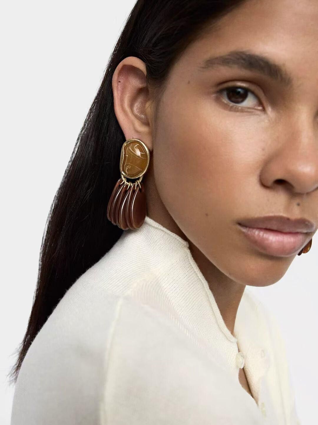 Marka Model Akrilik Sallantılı Küpe