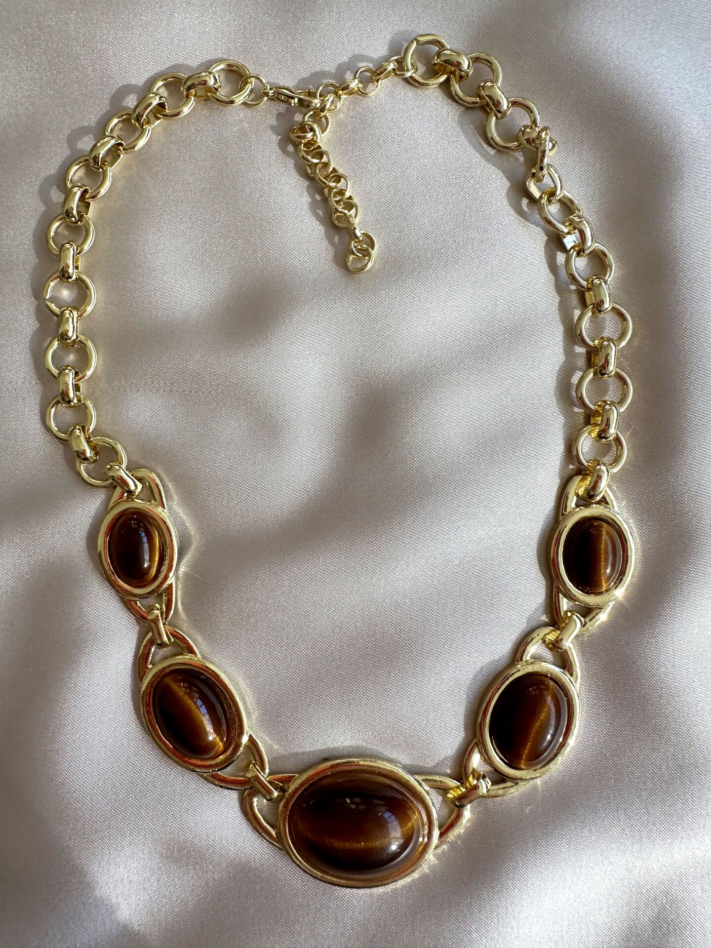 Kedi Gözü Detay Kahverengi Kolye