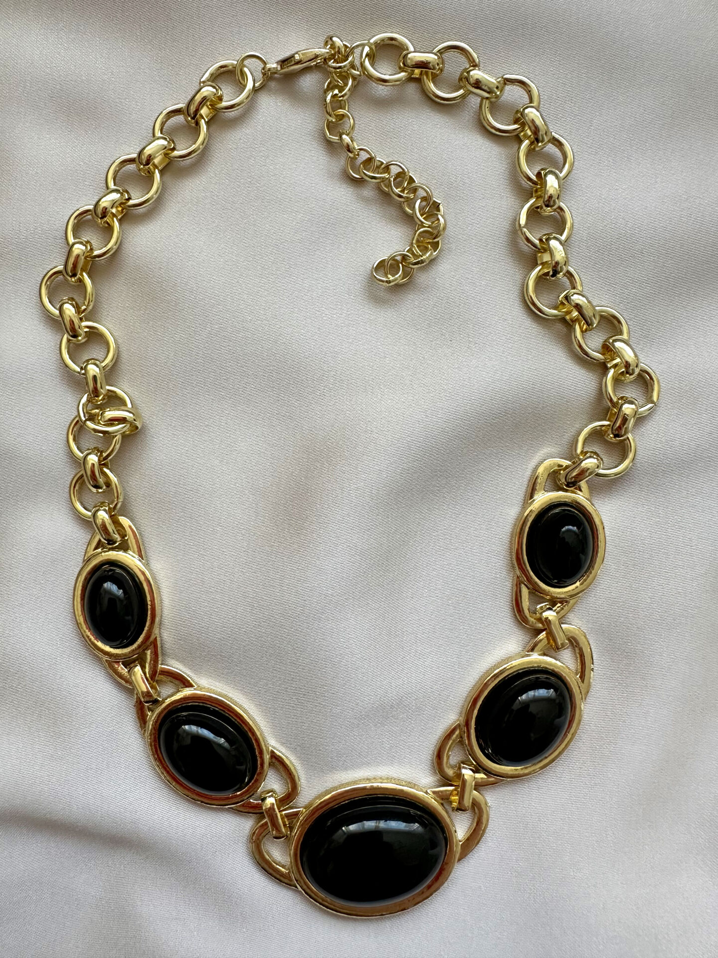 Marka Model Siyah Taşlı Kolye