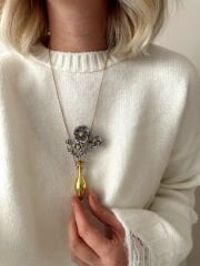 Marka Model Çiçekli Metal Kolye