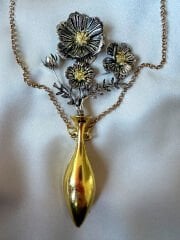 Marka Model Çiçekli Metal Kolye