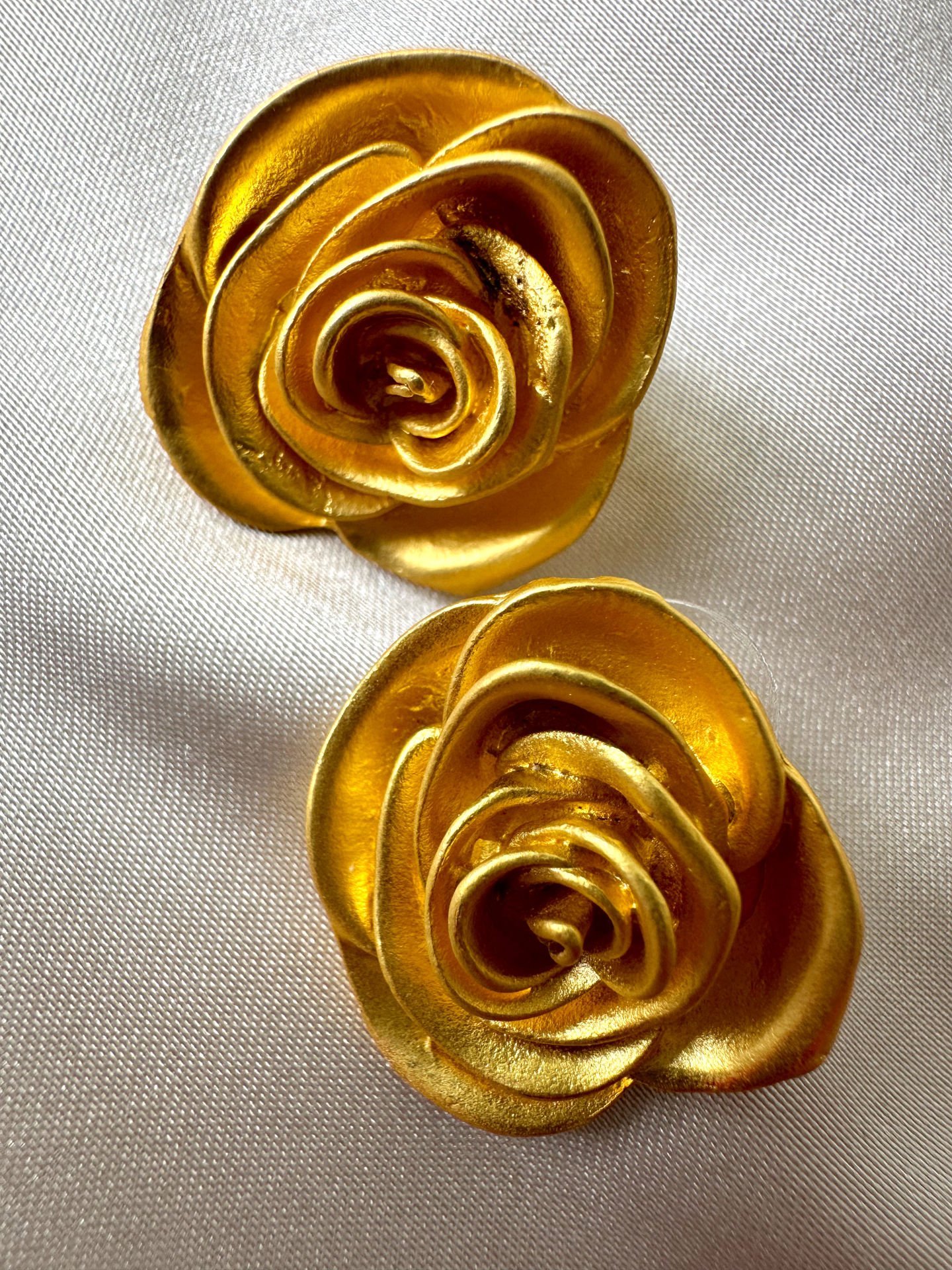 Marka Model Bronz Sarı Küpe