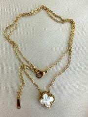 Çelik Tek Yonca Kolye