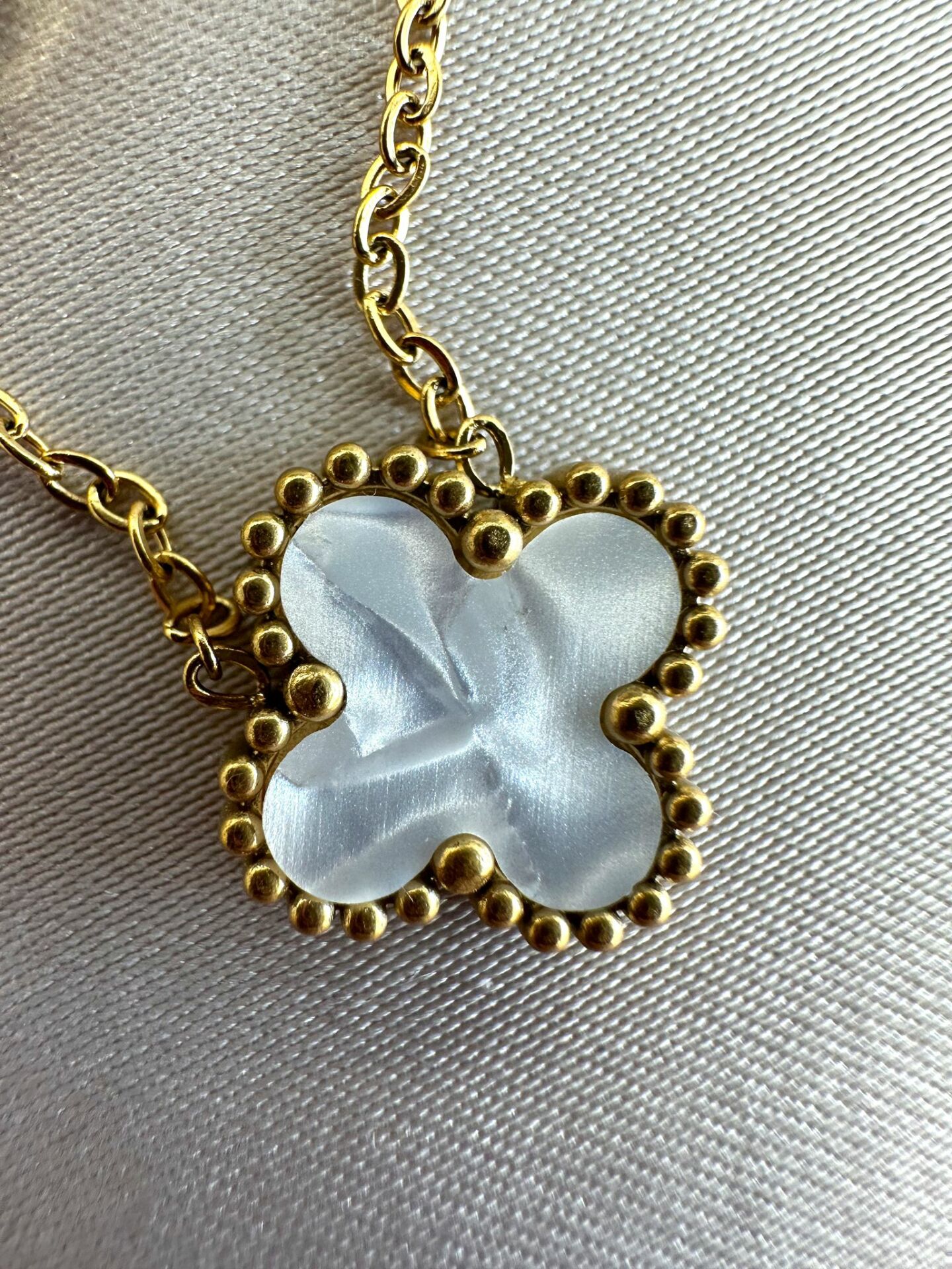 Çelik Tek Yonca Kolye