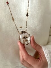 Marka Model Çiçekli Şişe Kolye