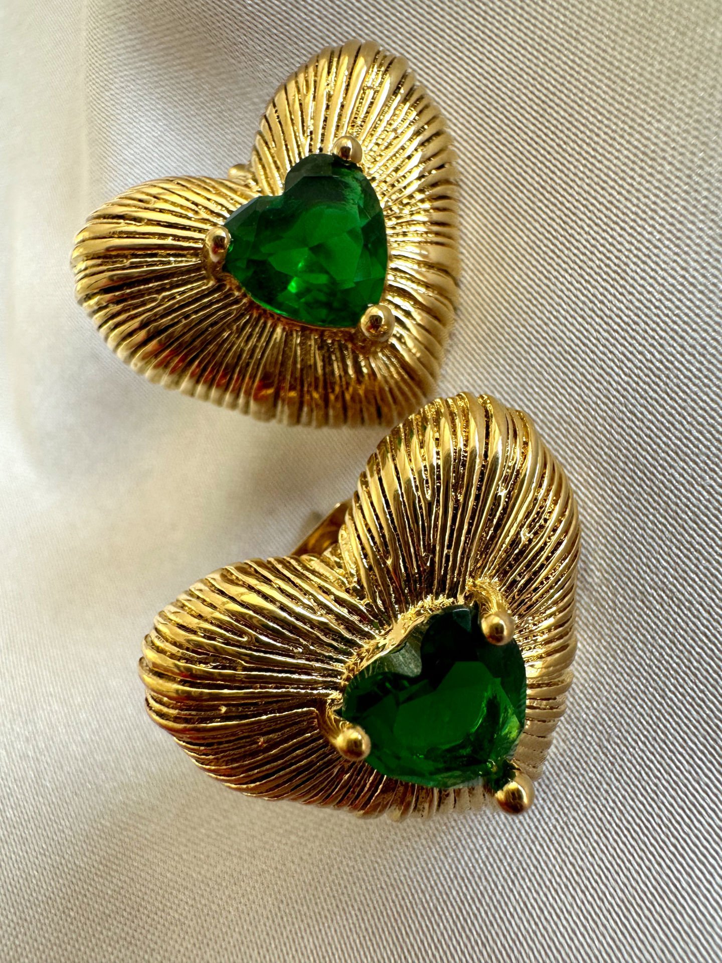 Çelik Yeşil Taşlı Kalp Küpe