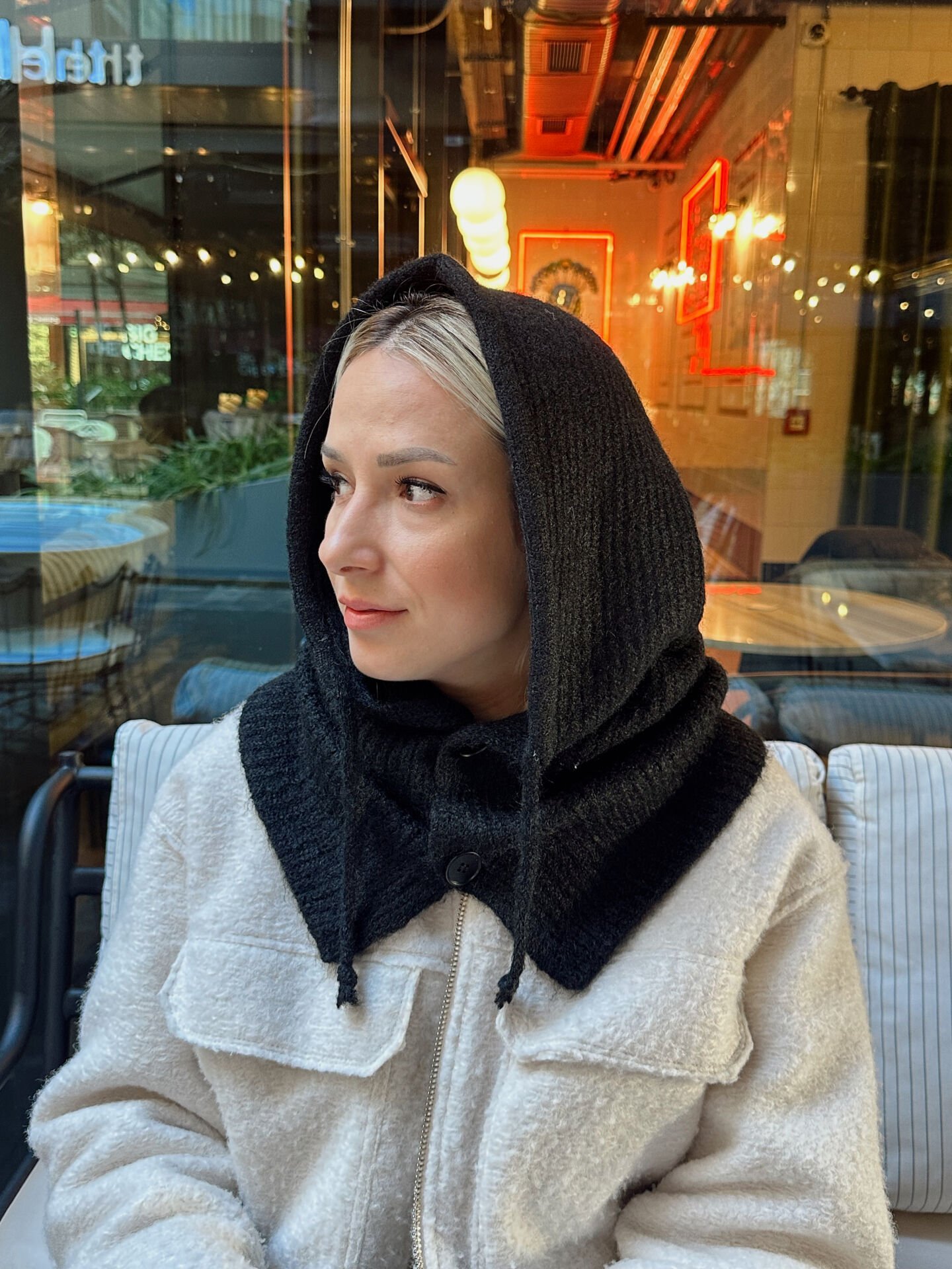 Siyah Düğmeli Balaclava