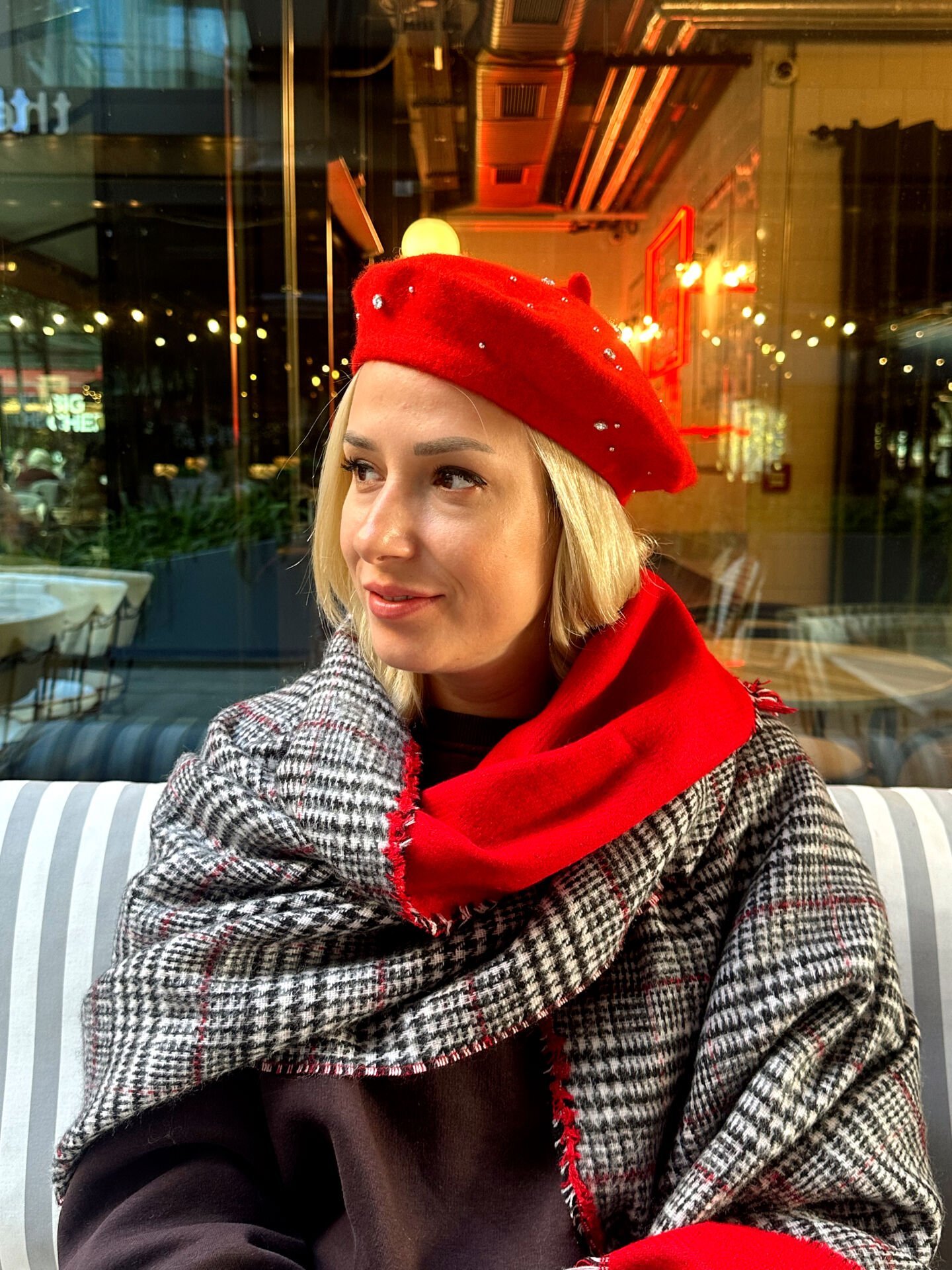 Taşlı Ressam Bere(Kırmızı)