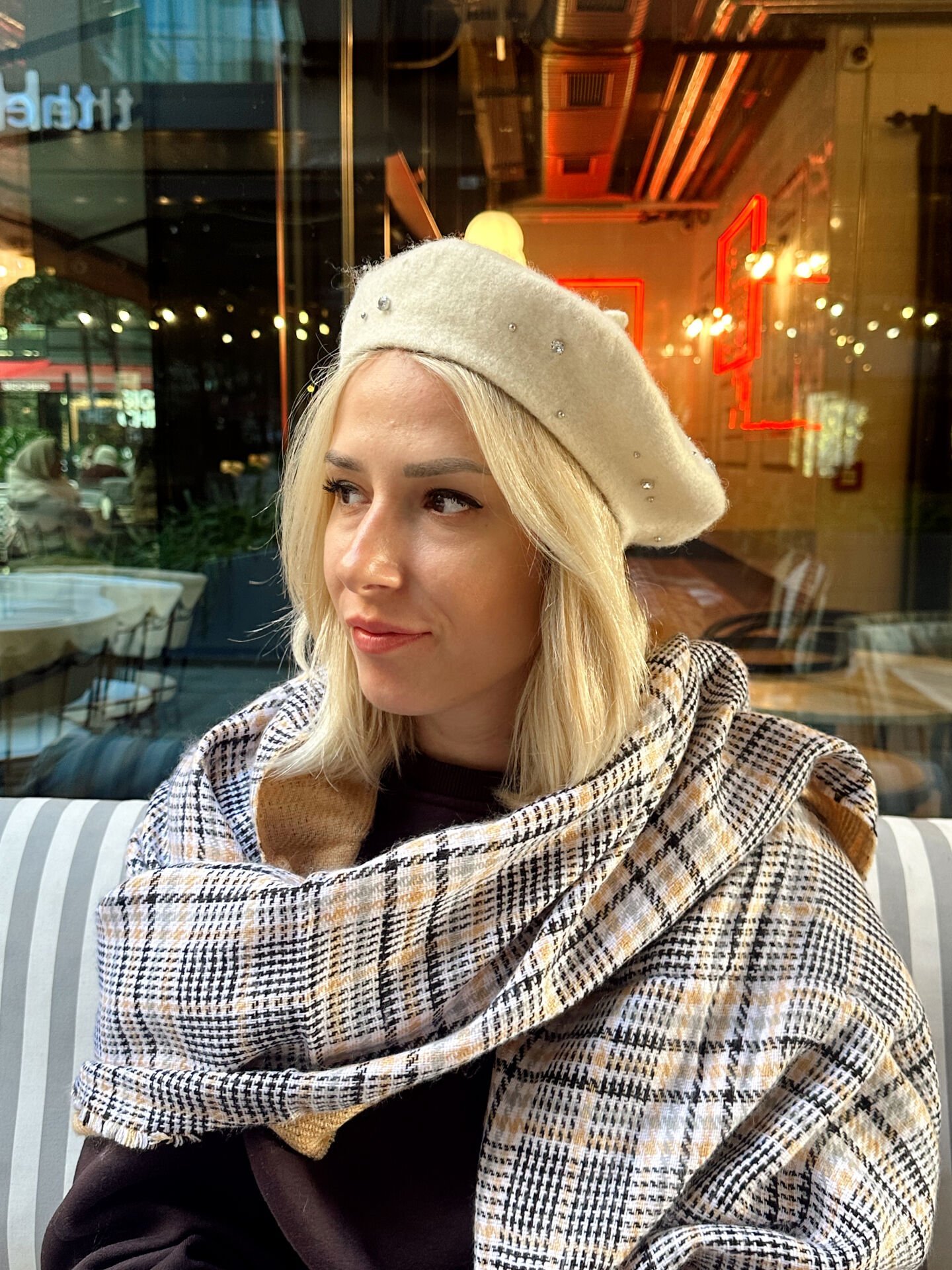 Taşlı Ressam Bere(Ekru)