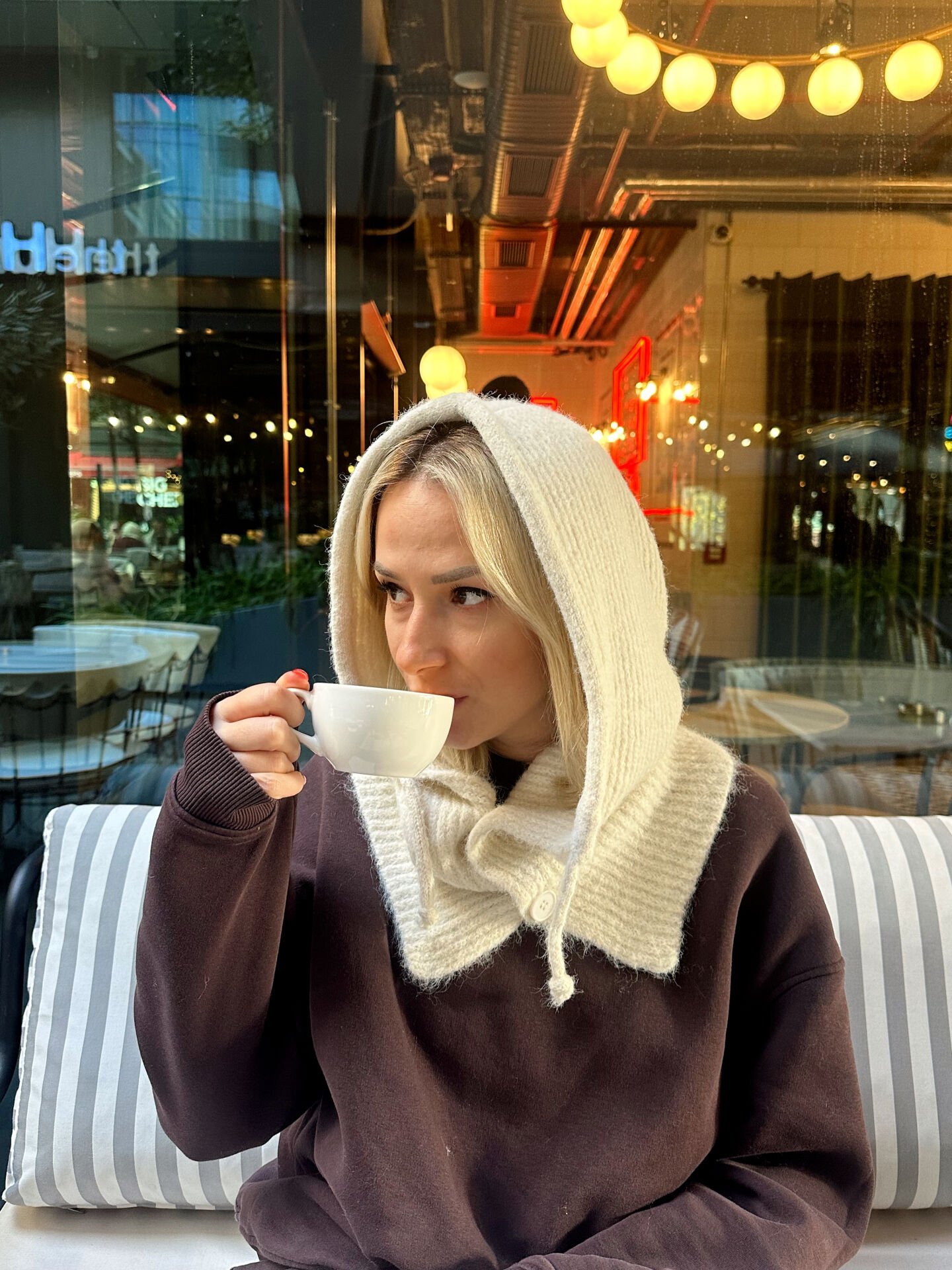 Ekru Düğmeli Balaclava