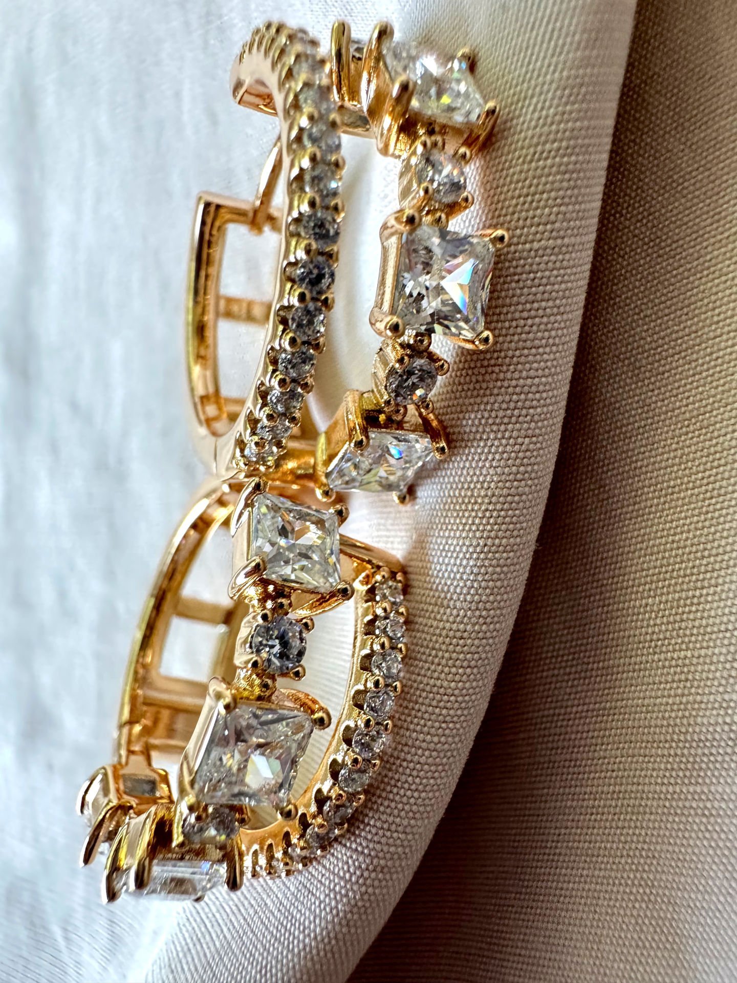 Özel Seri Çift Sıralı Küpe(Beyaz Taşlı)