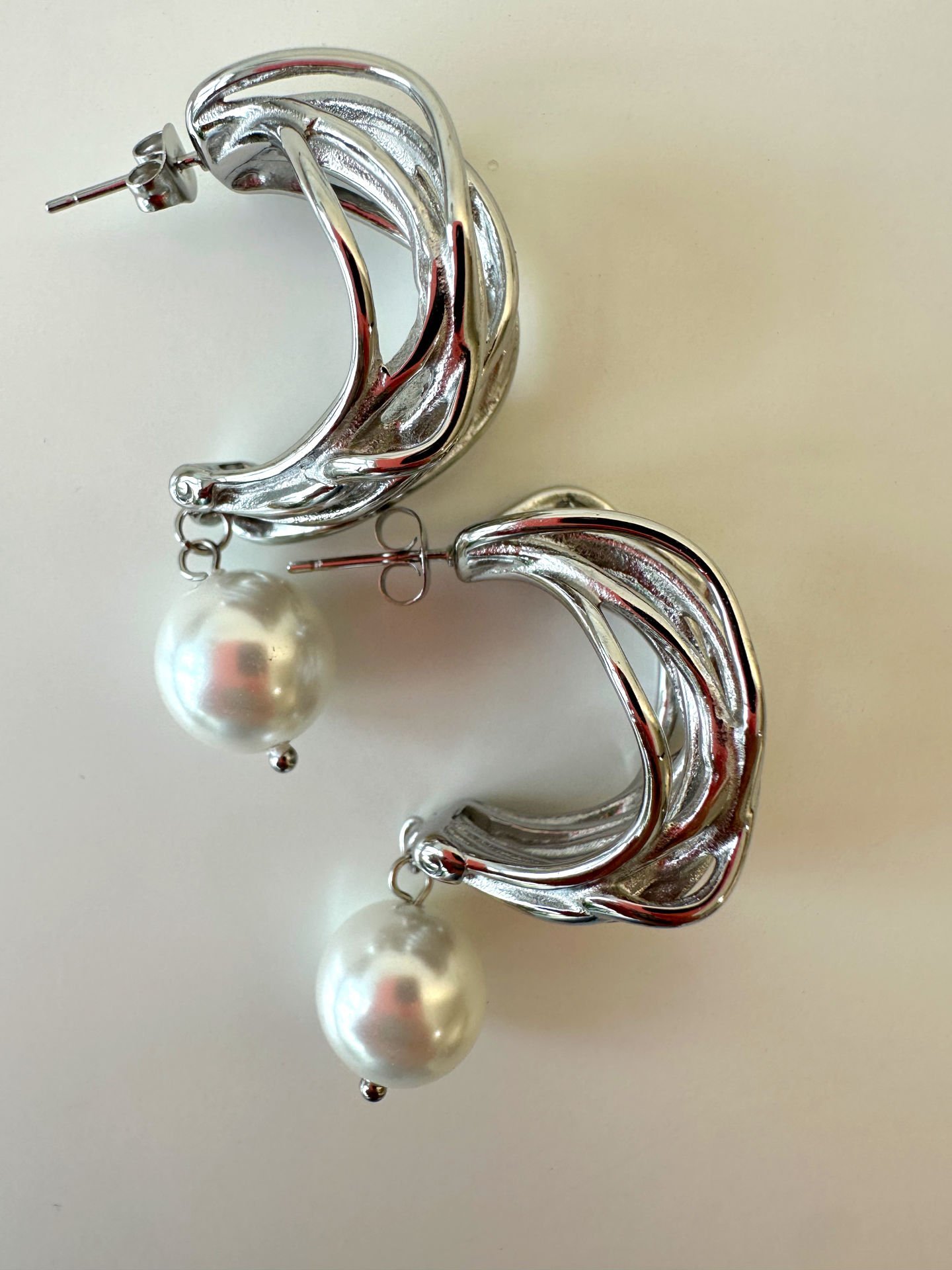 Çelik İncili Asimetrik Geçişli Küpe(Silver)