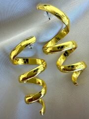 Marka Model Kıvrımlı Gold Küpe