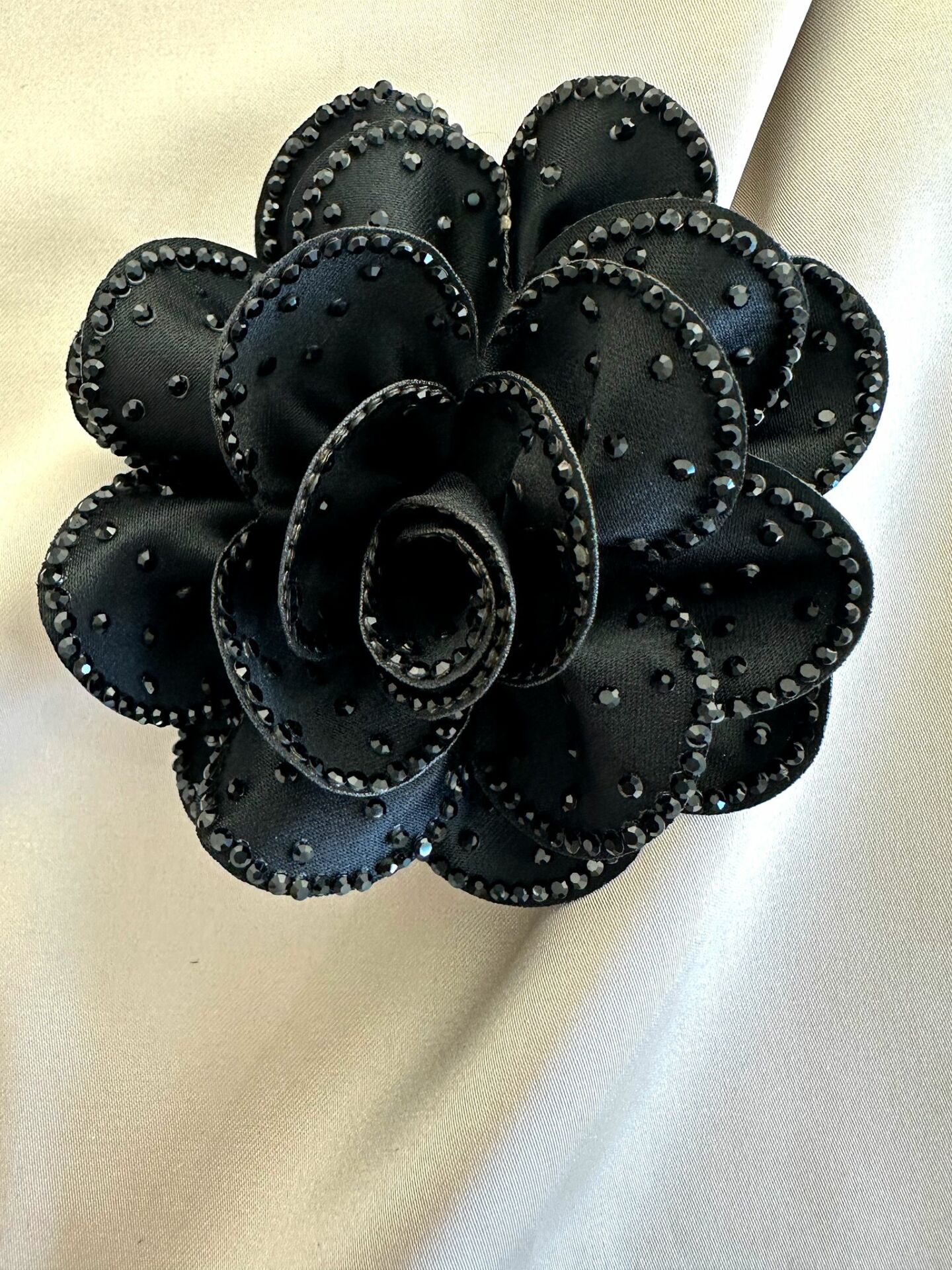 Taşlı Gül Broş(Siyah)