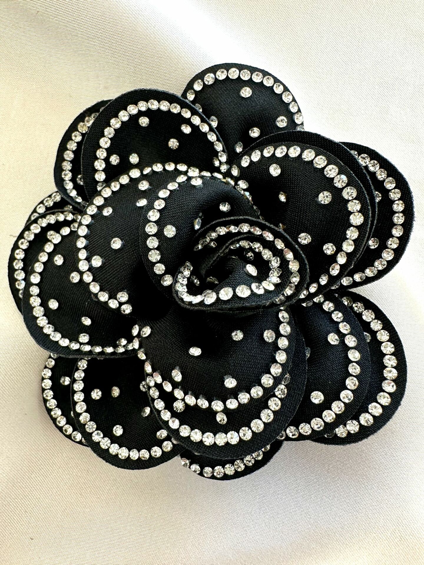 Taşlı Gül Broş(Beyaz Taşlı)