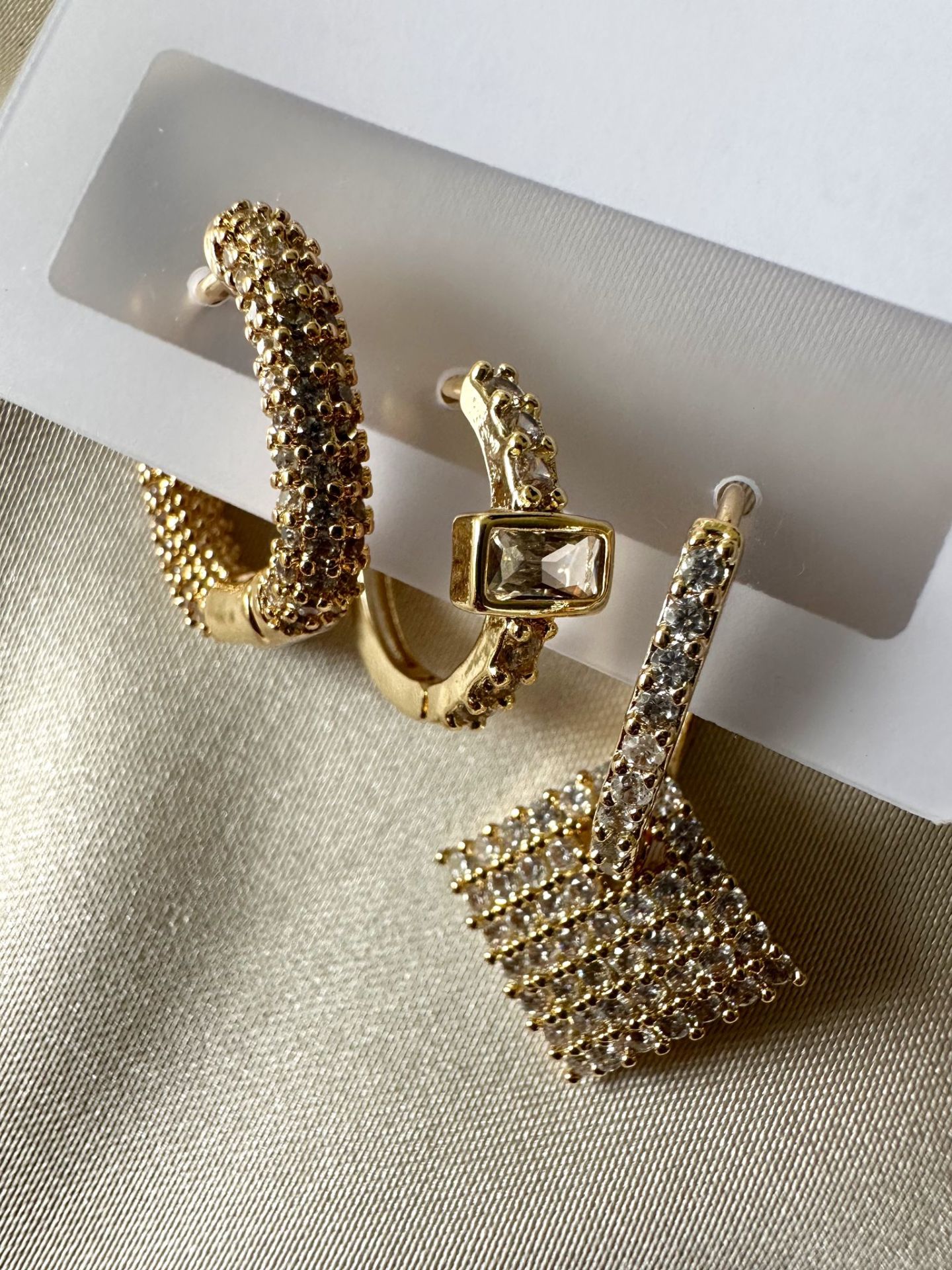 Altın Kaplama Kare Taşlı Küpe Seti(Gold)