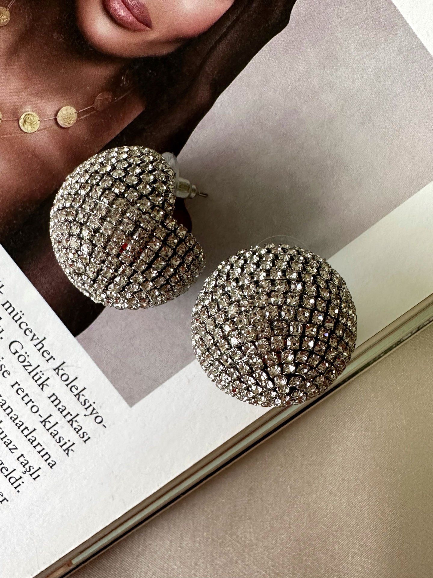 Antrasit Taşlı Kesik Top Küpe