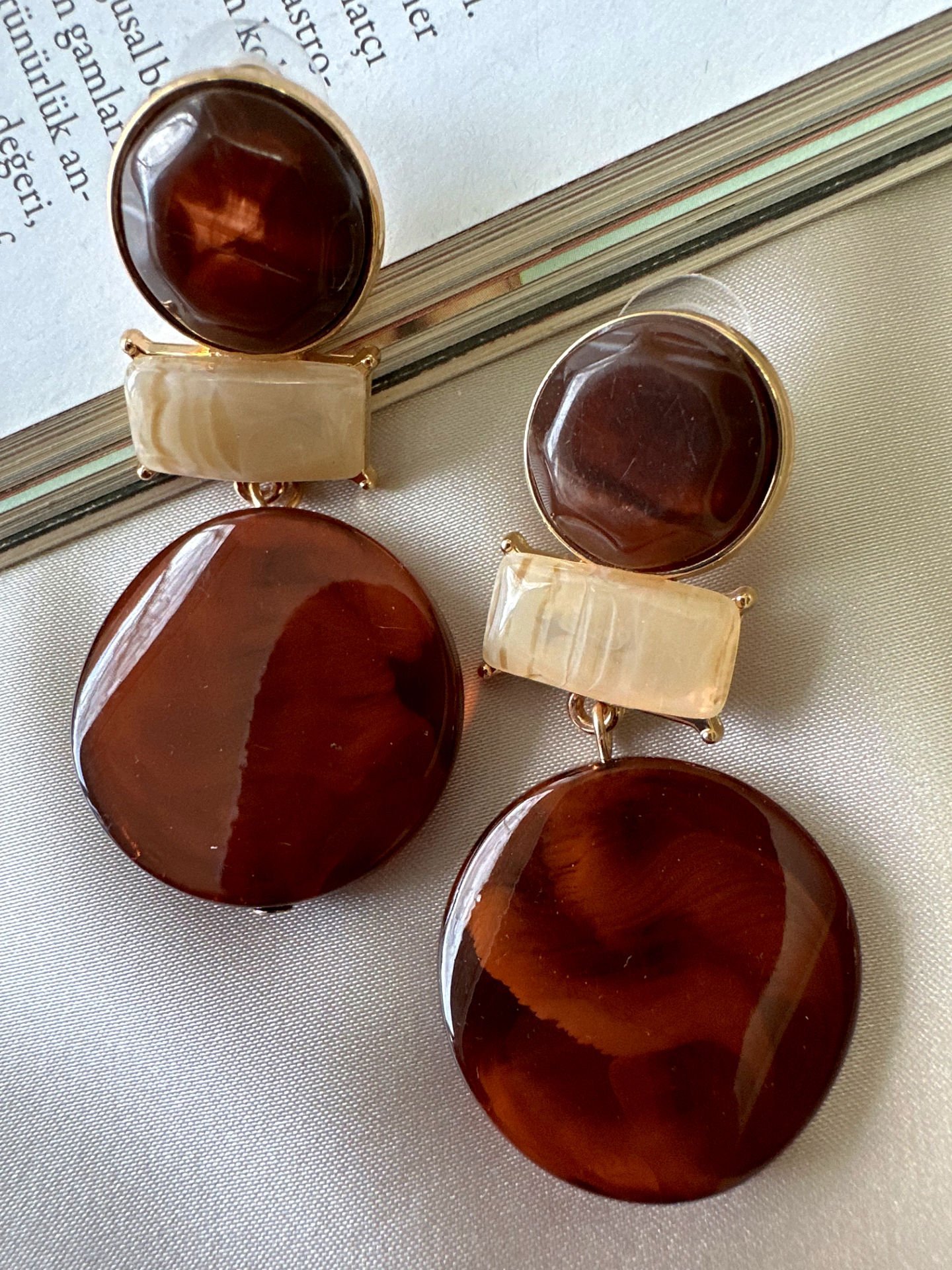 Marka Model Sallantılı Küpe(Kahve)