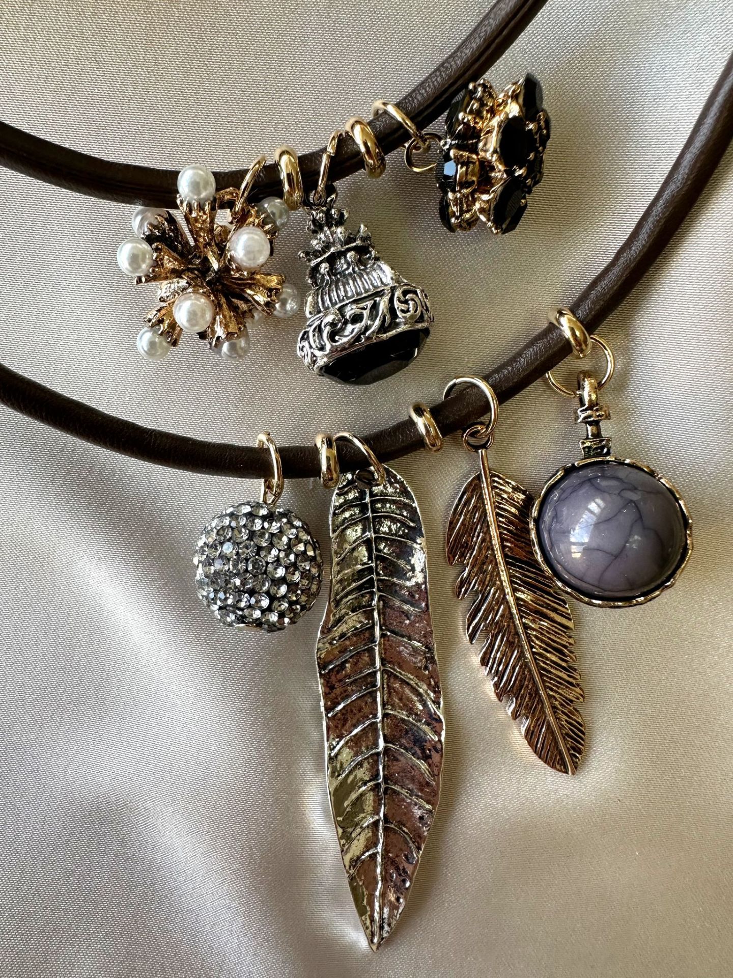 Marka Model Deri İp 2'li Charm Kolye