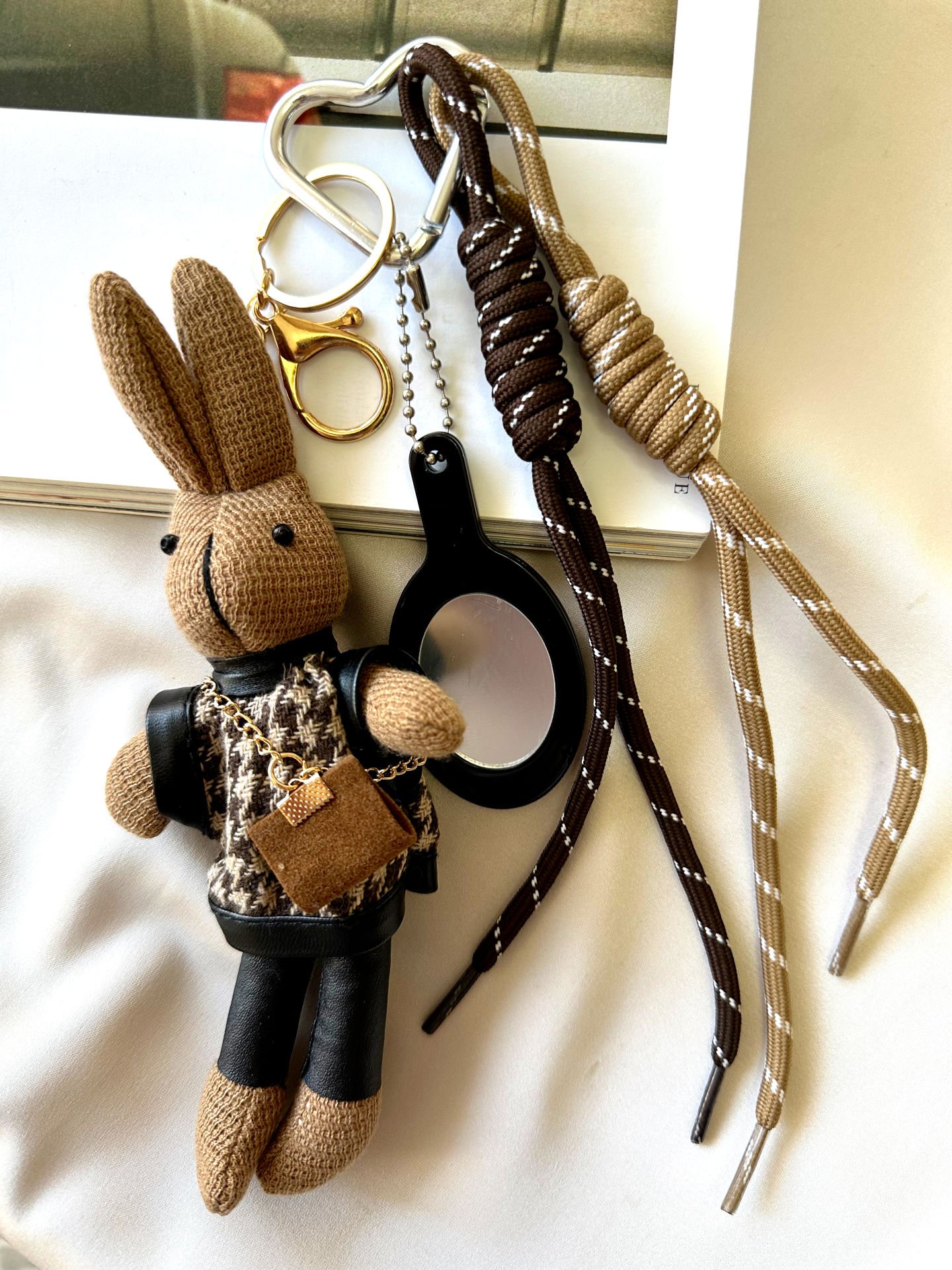 Tavşan ve Ayna Detaylı Çanta Aksesuarı