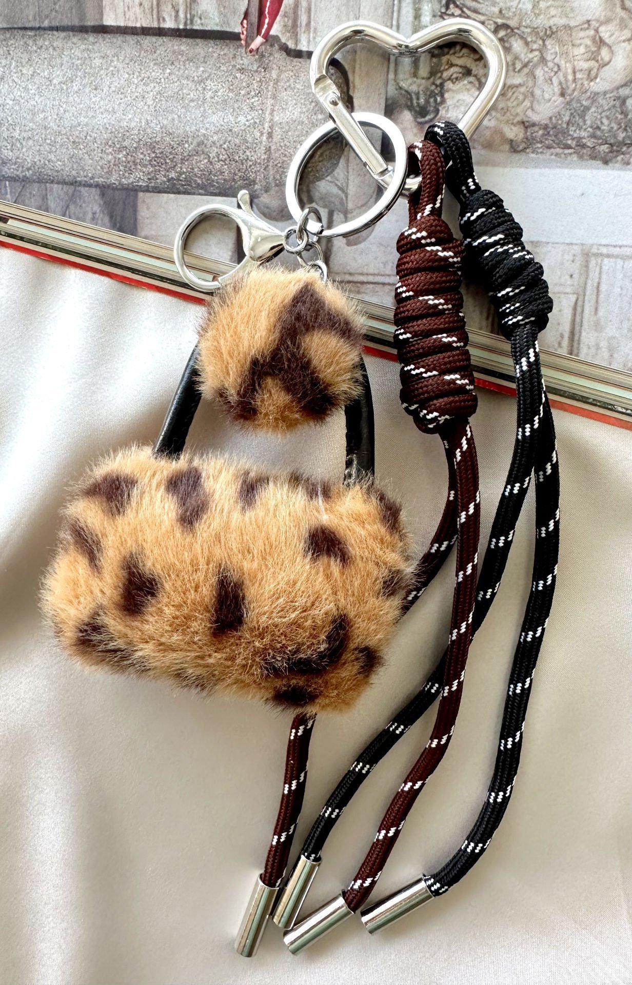 Leopar Detaylı Çanta Aksesuarı