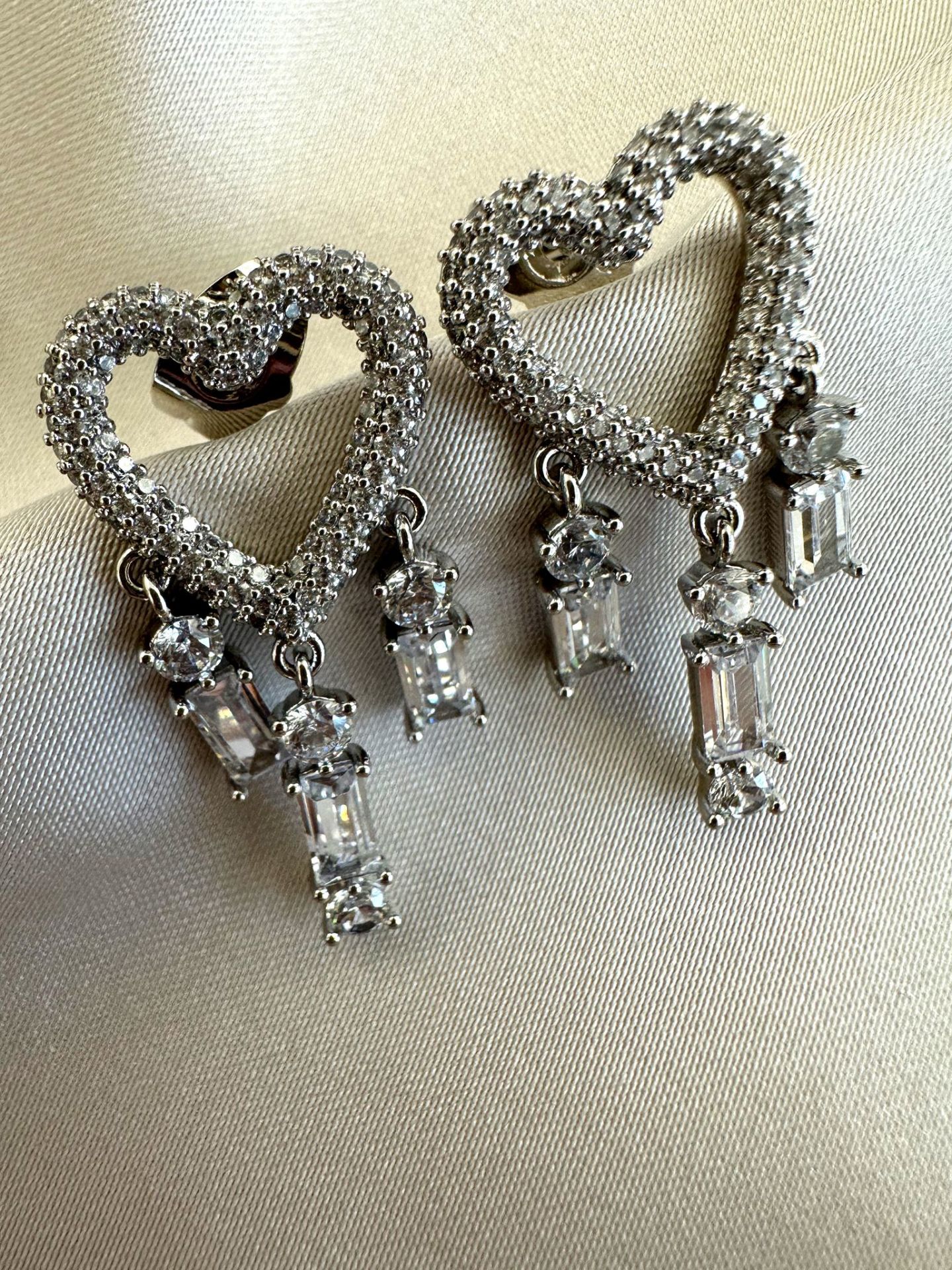 Özel Seri Baget Taşlı Kalp Küpe