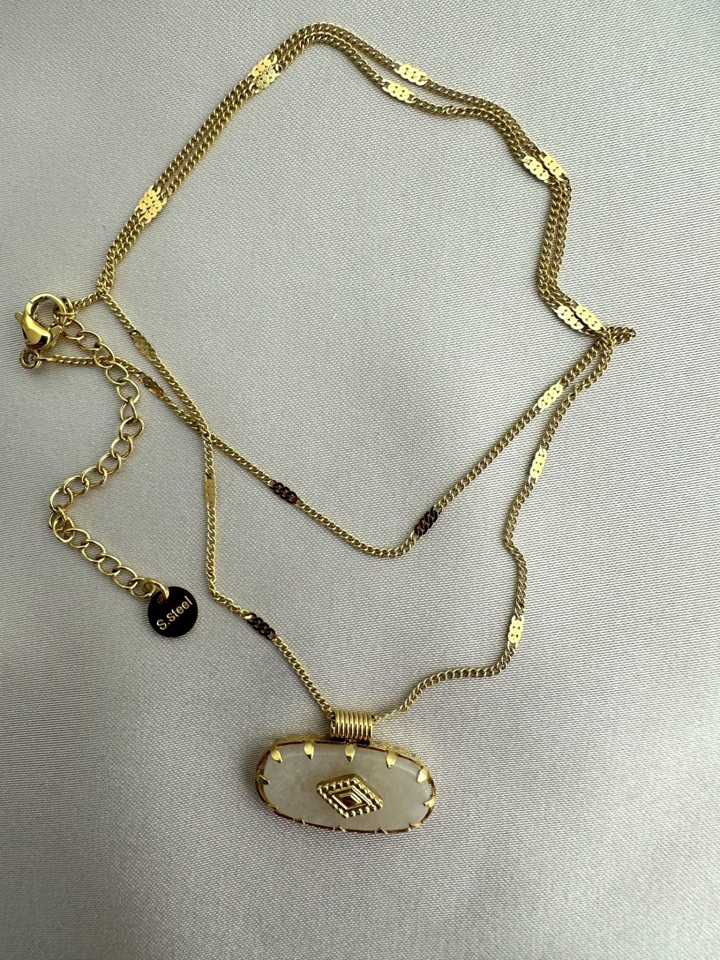 Çelik Oval Doğaltaş Kolye(Ekru)