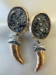 Marka Model Antrasit Taşlı Boynuz Küpe