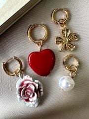 Marka Model Çiçekli 4'lü Küpe